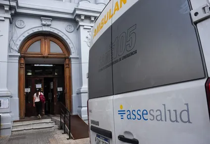 Foto de archivo de una ambulancia de ASSE