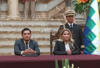 Álvaro Coimbra era ministro de Justicia y Transparencia en el gabinete de la hoy condenada expresidenta Jeanine Añez.
