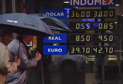 el dolar sigue trepando y llego a $ 38 en la venta de los cambios