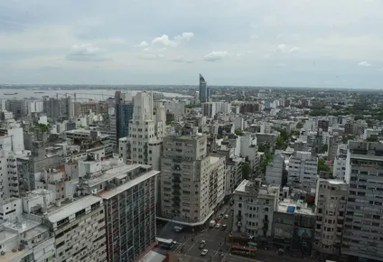 montevideo es la cuarta ciudad mas cara de america latina para vivir, segun ranking