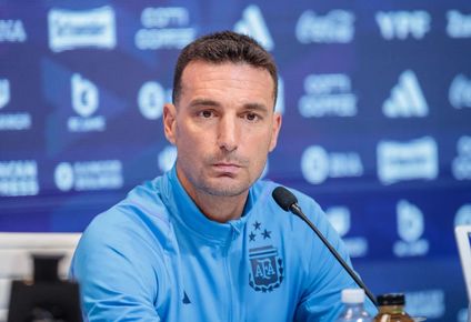 Lomónaco, Troilo y Mastantuono, los jugadores del fútbol local citados por Scaloni