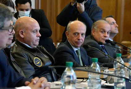 El ministro Javier García se reunirá con los jefes de las FFAA