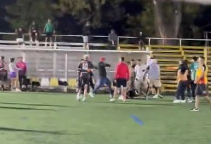 brutal agresion y corridas en un partido de futbol de una liga amateur en el nasazzi; mira los videos que se viralizaron