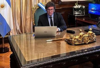 Milei oficializó, mediante el Decreto 2/2025, la declaración del 2025 como el “Año de la Reconstrucción de la Nación Argentina”.