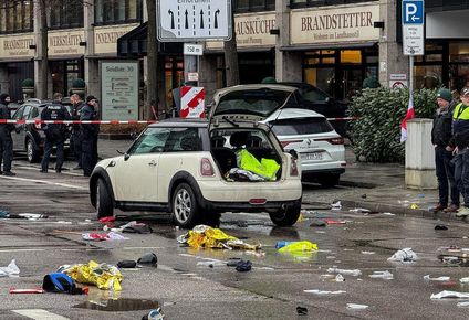 Imagen del Mini Cooper tras el atropellamiento en Múnicho que dejó al menos 28 heridos