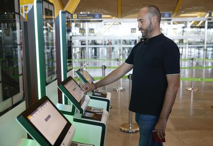 sistema ees: comenzo a regir el nuevo control migratorio en barajas y esto es lo que necesitas saber