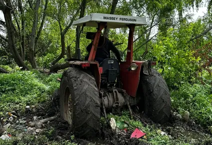Así encontraron al tractor robado en la Refinería de La Teja
