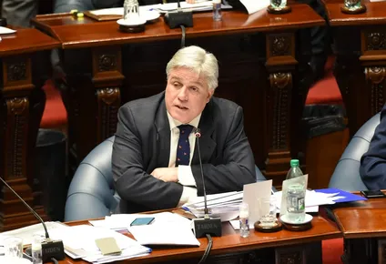 El ministro de Relaciones Exteriores Francisco Bustillo durante su interpelación por el caso del pasaporte al narcotraficante Marset