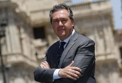 El senador socialista, Juan Espadas.
