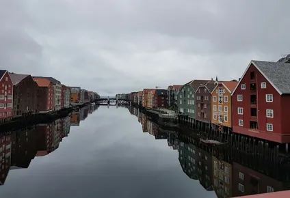 Emigra a Noruega de la mano de un empleo con sueldo competitivo.