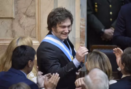 que dijo luis gasulla sobre la presentacion del presupuesto 2025 de javier milei: ¿tanto les complica trabajar un domingo a la noche?