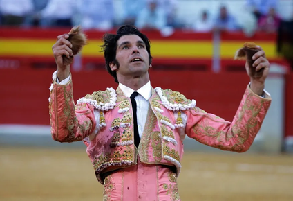 El torero Cayetano Rivera sufrió un accidente en Sevilla.