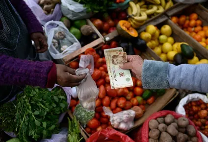 Diferencia de precio podría estar pesando en la desaceleración inmigratoria, dice experto.