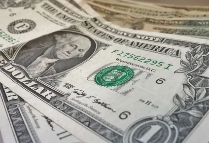 dolar subio 0,13% en el comienzo de semana