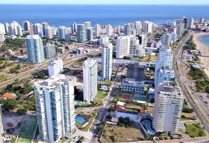 El edificio al que ingresaron a robar se ubica en la parada 8 de playa Mansa