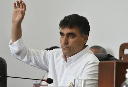 El intendente de Salto se mostró proclive a investigar al senador Carrera por el caso del hombre baleado en La Paloma