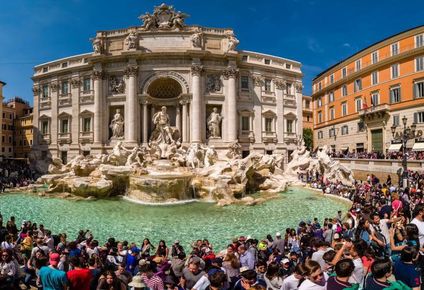 Miles de personas se aglomeraban cada día alrededor de la Fontana di Trevi.