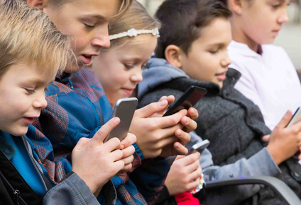 Crece el número de españoles que quiere prohibir las redes sociales a los menores de 14 años