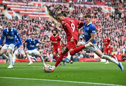 Darwin Núñez jugó la última media hora del clásico Liverpool-Everton, con buen suceso y una asistencia