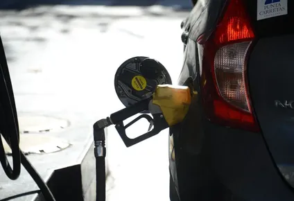 gobierno quiere que tarifas de combustibles se ajusten como minimo cada seis meses