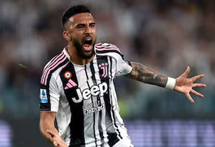 El delantero argentino Nico González con la camiseta de la Juventus.&nbsp;