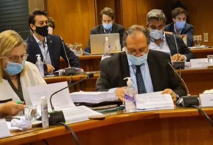 del voto en el interior al reparto de tierras: el trasfondo politico del debate por fondos para asentamientos