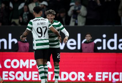 Maximiliano Araujo celebra su gol con el Sporting de Lisboa