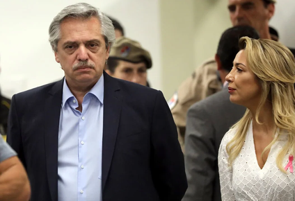 El abogado de Yañez adelantó que lo que pudo ver del material entregado por la Justicia “hace al postulado de la querella en el sentido de que Fabiola ha sido presionada, sometida a una relación asimétrica, y violentada”.
