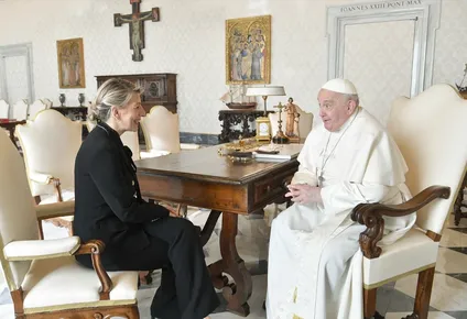 La vicepresidenta segunda y Ministra de Trabajo y Economía Social, Yolanda Díaz, se reúne, en audiencia privada, con el papa Francisco.