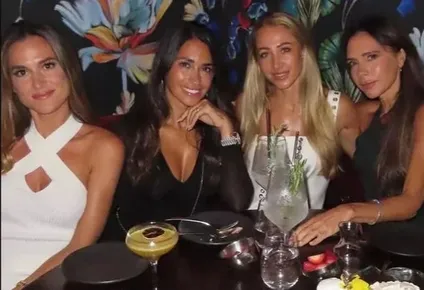 La salida de chicas de Antonela Roccuzzo y Victoria Beckham
