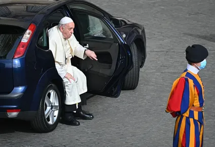 El papa Francisco será sometido a una operación este domingo