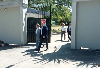 Legisladores de la coalición se retiran de la residencia presidencial tras reunirse con Luis Lacalle Pou
