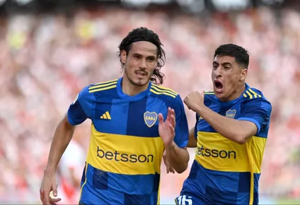 Edinson Cavani y Miguel Merentiel