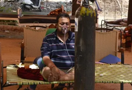 En India vive una sexta parte de la población mundial. Los efectos de su crisis humanitaria pueden dañar toda la economía global.