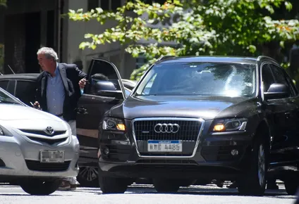 Heber se baja de la Audi al llegar al Ministerio del Interior