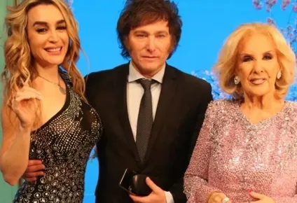 Jaier Milei y Fátima Flores, con Mirtha Legrand.