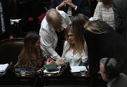 La diputada libertaria Lilia Lemoine conmovió en plena sesión al revelar que fue violada hace 18 años