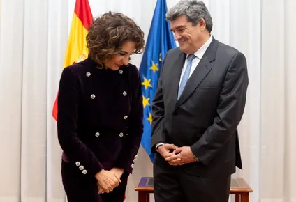 El ministro de Transformación Digital y Función Pública, José Luis Escrivá, y la vicepresidenta primera y ministra de Hacienda, María Jesús Montero.