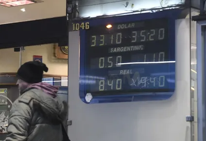 el dolar sube y supera los $ 35 en la pizarra de los cambios