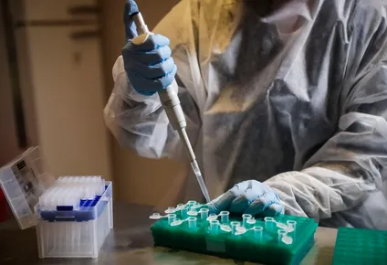 record de casos activos de coronavirus en uruguay y un nuevo muerto