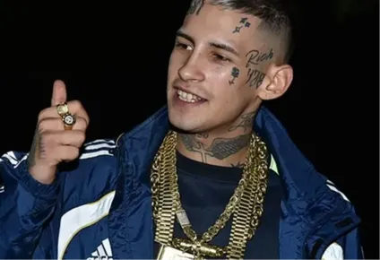 El artista deberá comparecer en un proceso oral.