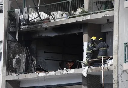 Explosión en edificio del barrio Villa Biarritz