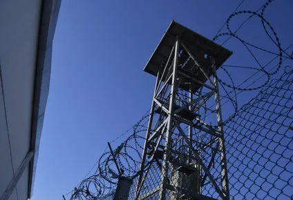 interior investiga si director del excomcar ordeno a presos construir parrillero para su casa