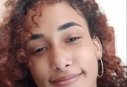 Amanda tiene 17 años.