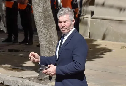 Fernando Burlando se sacó el traje