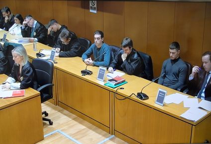 Los condenados durante la lectura del veredicto en el juicio por el crimen de Samuel Luiz. EUROPA PRESS