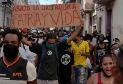 El pueblo cubano se manifiesta desde este domingo contra el gobierno de su país