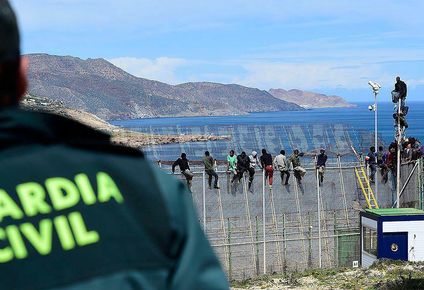 por que ceuta y melilla pertenecen a espana si estan en africa