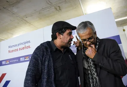 Senador Óscar Andrade y el secretario general del Partido Comunista, Juan Castillo