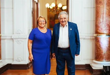 Mujica y Bachelet firmaron carta para reactivar la Unasur